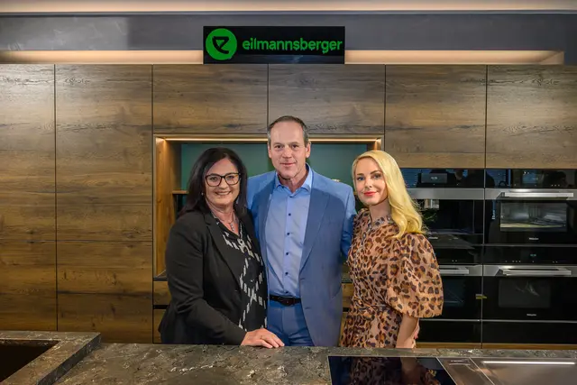 Von links: Silke und Manfred Eilmannsberger mit Silvia Schneider. | Foto: Cityfoto/Wolfgang Simlinger