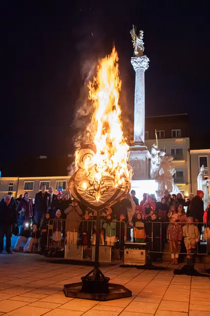 Die Faschingsdienstagsfeiern endeten mit dem traditionellen Faschingsverbrennen!