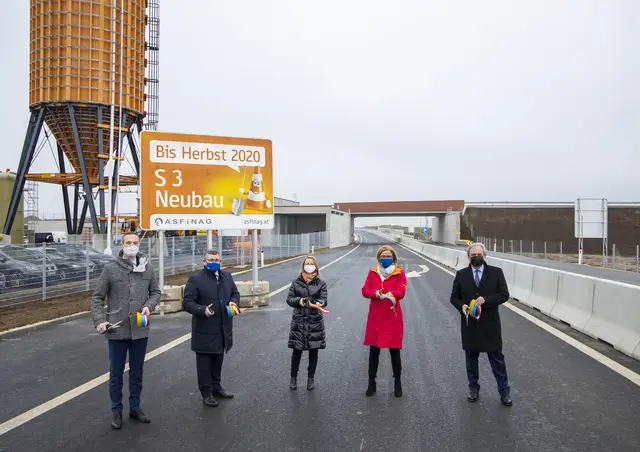 Hartwig Hufnagl, ASFINAG-Vorstand; NÖ-Landesrat Ludwig Schleritzko; Sabine Kühschelm, Leiterin der Gruppe Infrastrukturverfahren und Verkehrssicherheit in Vertretung von Bundesministerin Leonore Gewessler, NÖ-Landeshauptfrau Johanna Mikl-Leitner; Josef Fiala, ASFINAG-Vorstand | Foto: Alexandra Goll