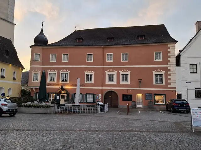 Kaffeehaus Blumensträußl in Grein, Hauptplatz.  | Foto: Robert Zinterhof