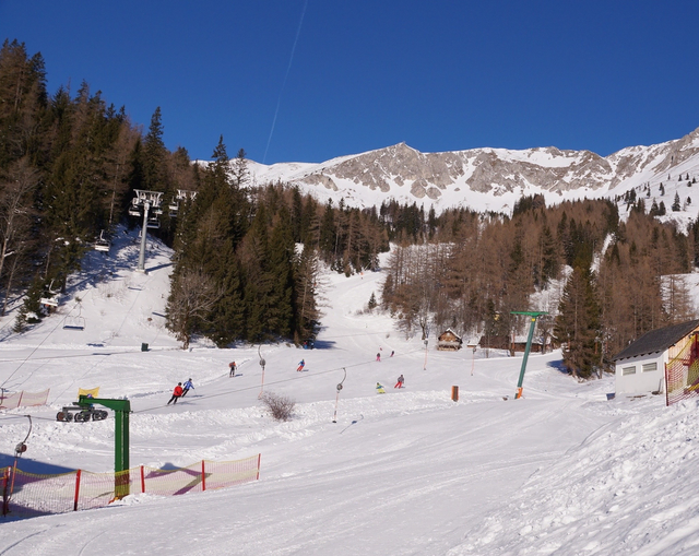 Beim großen Ski und Snowboard Tag der „Hefte Helfen Bulls“ erwartet Fans, Familien und Wintersportbegeisterte ein gemeinsamer Skitag mit den Profis der Kapfenberg Bulls. | Foto: Koidl