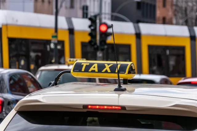 Im Burgenland unterstützen das Jugendtaxi und das 60plusTaxi spezielle Bevölkerungsgruppen im öffentlichen Verkehr. | Foto: pixabay/wal_172619
