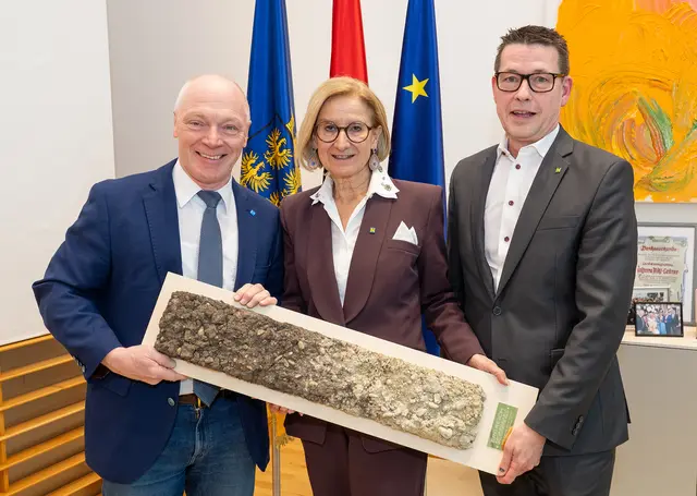 ecoplus Geschäftsführer Helmut Miernicki, Landeshauptfrau Johanna Mikl-Leitner und ecoplus Aufsichtsratsvorsitzender Kurt Hackl | Foto: NLK Burchhart