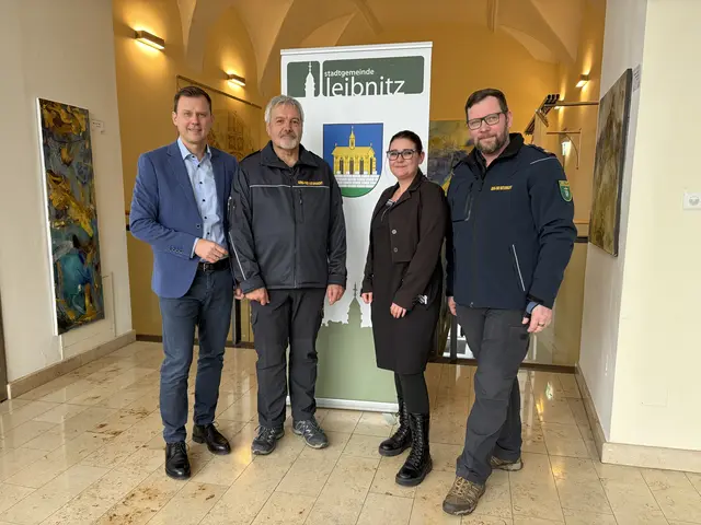 Laden ein, sich bei der Umweltaktion „Der große steirische Frühjahrsputz“ zu beteiligen: Bgm. Daniel Kos, Werner Müller (Einsatzleiter Berg- und Naturwacht Leibnitz), Tina Muchitsch (Stadtgemeinde Leibnitz) und Berg- und Naturwacht-Landesleiter Raphael Narrath (v.l.). | Foto: Elisabeth Kure/Stadtgemeinde