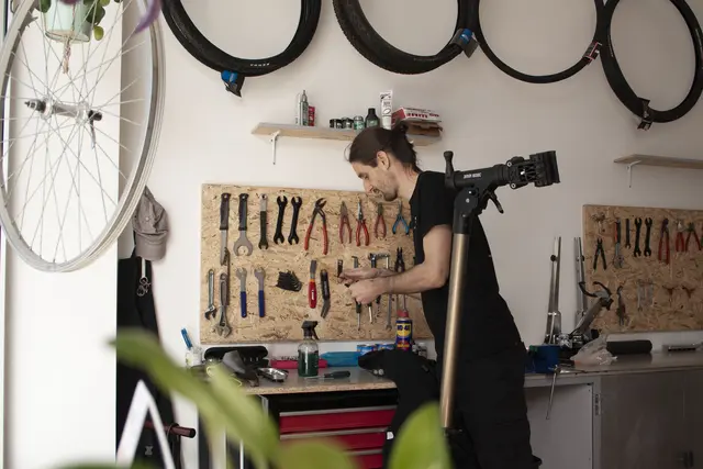 Werkstatt, Werkzeug und Know-how – im Biclou Atelier wird Reparaturwissen weitergegeben. | Foto: Biclou Atelier