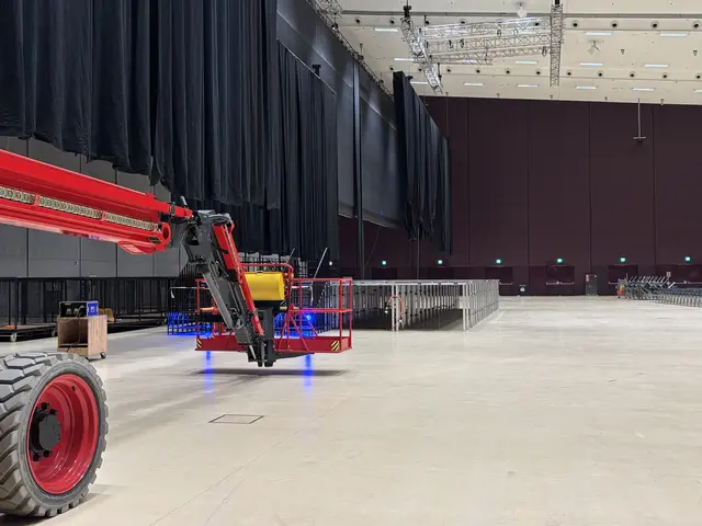 Der grundlegende Bühnenaufbau wird vom Team der Messe Graz vorbereitet, um Bühnenbild und Technik kümmert sich das Produktionsteam der Künstlerinnen und Künstler.  | Foto: MeinBezirk/Markus Kropac