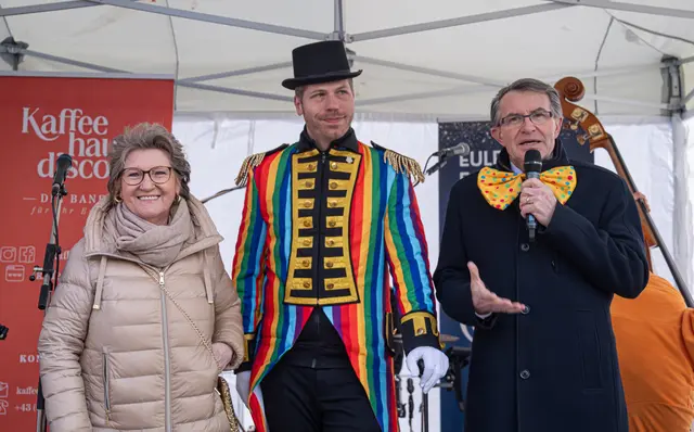 VzBgm Erika Buchinger, Faschingsgildenpräsident Christian Guttmann Kulturstadtrat Franz Piribauer begrüßten die zahlreiche Gäste auf dem bestens besuchten Hauptplatz