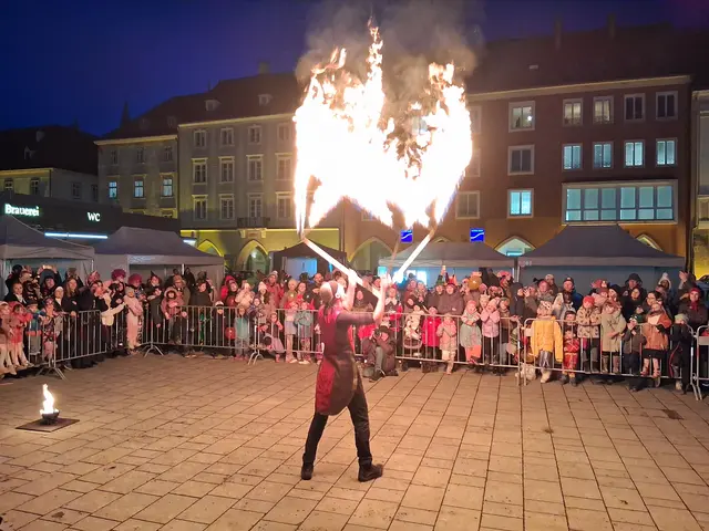Die Feuer-Show Fenfire begeisterte das Publikum mit Ihren waghalsingen Feuer-Beiträgen!
