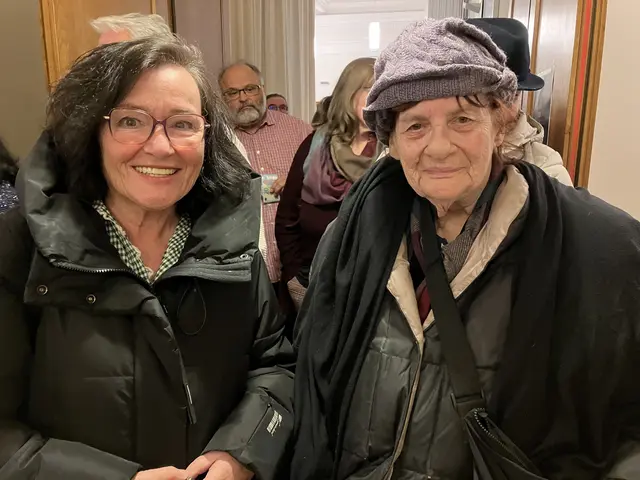 Zeitzeugin Eveline Elisabeth März war schon vor 20 Jahren bei der Wiedereröffnung der Synagoge dabei, so auch diese beim Jubiläumsabend. | Foto: Stockmann