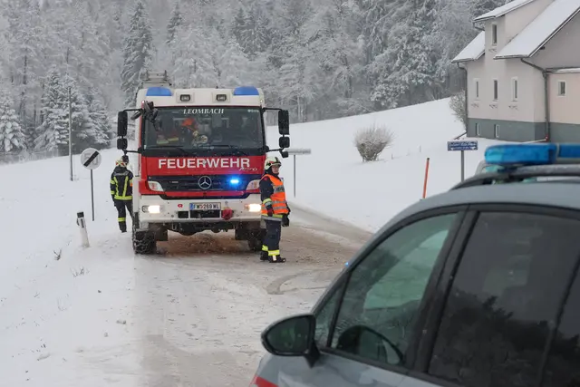 Auf der verschneiten Fahrbahn in Sipbachzell kam es zu einem Frontalcrash zweier Pkw. | Foto: laumat.at