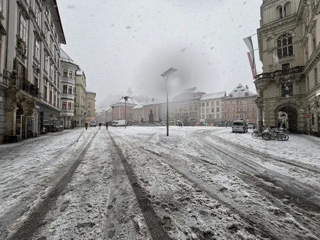 Der Hauptplatz im Schneemantel während im Rathaus Bürgermeisterin Elke Kahr den Wahltermin für die Gemeinderatswahl bekannt gibt. | Foto: MeinBezirk/Kropac