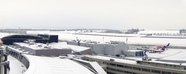 "Zunächst sind wieder Starts möglich, ab 13 Uhr auch Landungen", sagt Flughafensprecher Peter Kleemann. | Foto: Panamax Airport Wien