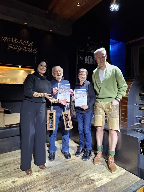 Christine Scharfetter, GF Hochkönig Tourismus, das Ehepaar Witzmann und Josef Schwaiger, Obmann des Tourismusverband Hochkönig | Foto: Hochkönig Tourismus