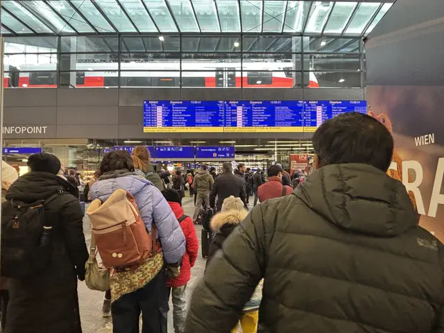 Am Wiener Hauptbahnhof sitzen Reisende teilweise für Stunden fest. Der intensive Schneefall macht im Osten und Süden Probleme. | Foto: z.V.g.