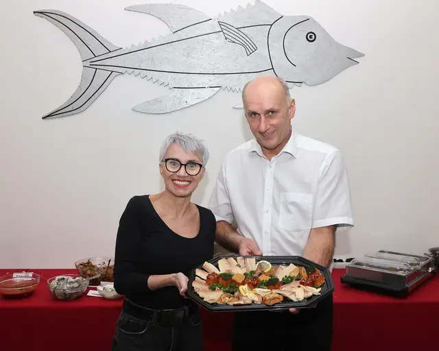 Doris Magreiter und Bruno Samija beim Heringsschmaus am Aschermittwoch. | Foto: Helmut Klein