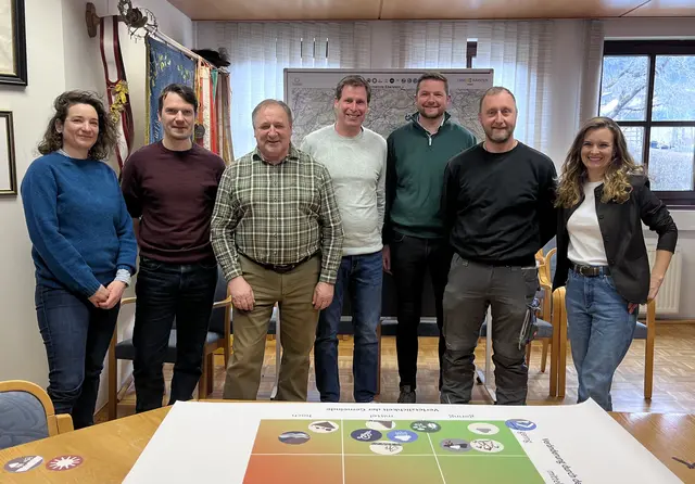 Julia Wölcher und Hannes Thonhauser von der Abt. 8 der Kärntner Landesregierung, Bürgermeister Andreas Grabuschnig, Feuerwehrkommandant Simon Höffernig, Amtsleiter Lukas Schellander, Bauhofleitung Thomas Weigel und KLAR!-Görtschitztal Managerin Jessica Dettling | Foto: KLAR!