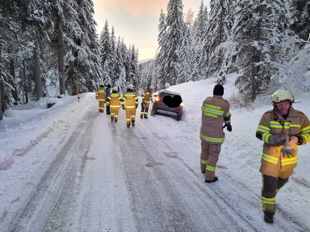 Die Freiwilligen Feuerwehr Thomatal muss öfter Fahrzeuge auf der Landesstraße L267 bergen (Archivbild) | Foto: Freiwillige Feuerwehr Thomatal