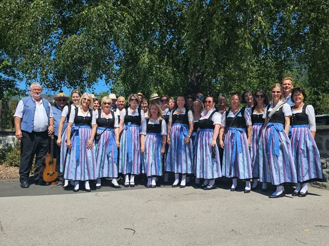 Der Ausgleich zum Beruf: Als Obfrau der Dorfgemeinschaft Baldramsdorf lebt Gasser ihre Leidenschaft für das Singen aus. | Foto: Dorfgemeinschaft Baldramsdorf