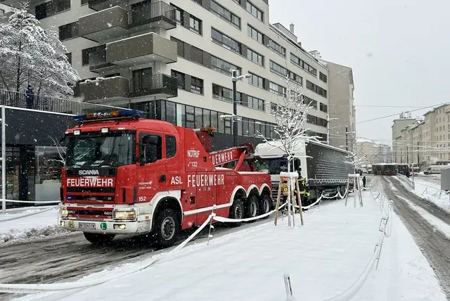 Seit gestern Abend sind in Wien bis zu 20 Zentimeter Schnee gefallen, die Wiener Berufsrettung musste zu 130 Einsätzen ausrücken.  | Foto: Stadt Wien | Feuerwehr
