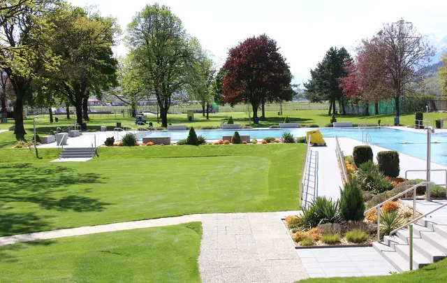 Streitpunkt sind die Kosten für regional genutzte Sport- und Freizeitanlagen wie Freibad, Eislaufplatz und Judohalle. | Foto: Fotos: Walpoth