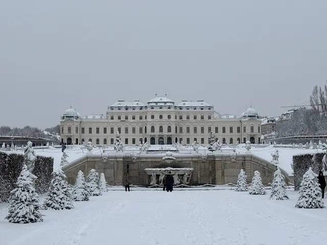 Der jüngste Schneefall in Wien sorgte für viel Verkehrschaos – und traumhafte Bilder. Im Foto: das Schloss Belvedere. | Foto: MeinBezirk
