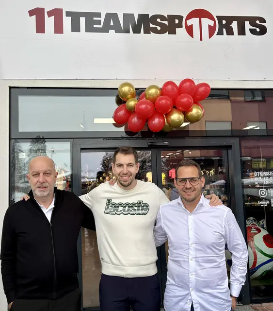 Die Geschäftsführung von 11teamsports Leibnitz lädt gemeinsam mit dem gesamten Team zur Neueröffnung im Kaufpark Leibnitz.