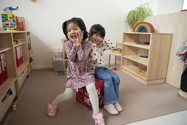 Im Zuge des Projekts „Schlau in Lehen“ wurde der Kindergartenstandort in der Franz Martin Straße umfassend saniert und durch einen Neubau erweitert. Die neue Einrichtung bietet insgesamt Platz für acht Gruppen.  | Foto: Stadt Salzburg/Rocio Escabosa