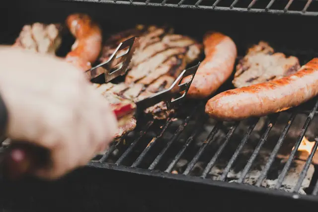 Du liebst es zu grillen, neue Kreationen auszuprobieren und Gäste zu begeistern? Dann ist jetzt deine Chance, dein Können zu zeigen und Teil eines einzigartigen Events zu werden! | Foto: Andrik Langfield/Unsplash