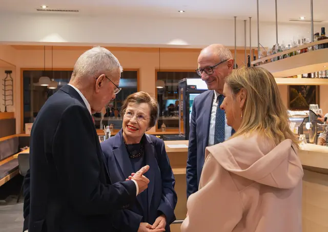 Bundespräsident und Landeshauptmann im Gespräch. | Foto: TVB-Tiroler-Oberland-Erlebnisraum-Kaunertal/Annalena Walch