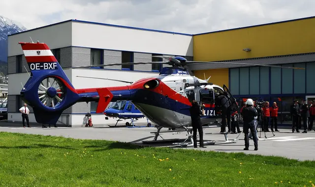 Der Polizeihubschrauber OE-BXF, 2008 in Dienst gestellt, drei Jahre später am Achensee verunglückt. | Foto: https://www.der-rasende-reporter.info/