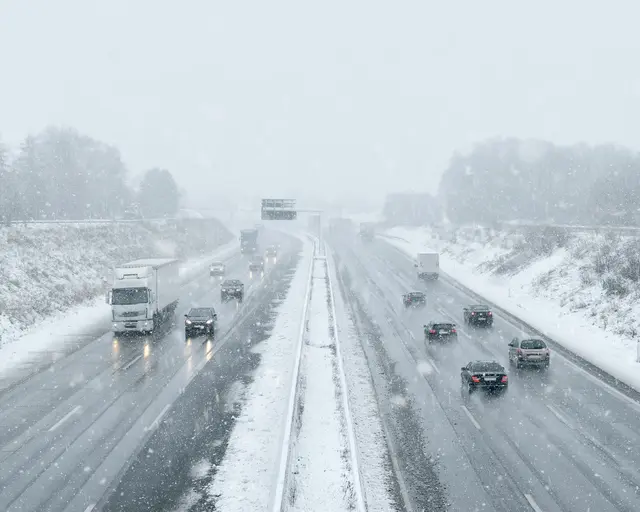 Auf der A2 kam es zu Lkw-Unfällen. (Symbolfoto) | Foto: stock.adobe.com/at/trendobjects
