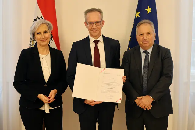 Bundesministerin Anna Sporrer (SPÖ), der neue Leiter der Staatsanwaltschaft Linz, Dietmar Gutmayer Friedrich Hintersteininger, Leiter der Oberstaatsanwaltschaft Linz. | Foto: BMJ/Nasr