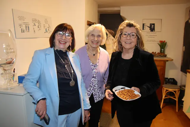 Matthilde Mayer, Traude Gross, Elke Heselschwerdt (v. l.).