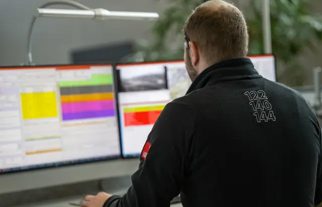 Rund um die Uhr besetzt: Die Leitstelle Tirol arbeitet 24/7 für die Sicherheit im Land. | Foto: Zeitungsfoto.at/Symbolfoto