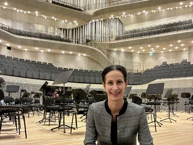 Barbara Lebitsch im großen Saal der Elbphilharmonie Hamburg.  | Foto: Carsten Fastner