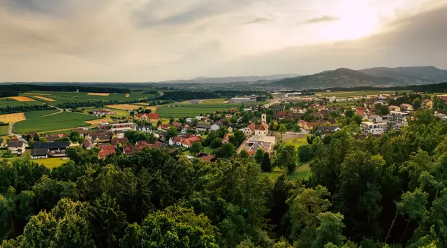 Lebensqualität mit Weitblick: In St. Johann in der Haide gehen Tradition, Natur und moderner Fortschritt Hand in Hand. | Foto: TV Oststeiermark, Bergmann