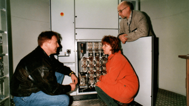11. November 1994: Die Windkraftanlagen Errichtungs- und Betriebsgesellschaft m.b.H. – kurz W.E.B – wird gegründet. Die Gründungsväter bzw. -mutter sind: Erna, Franz und Andreas Dangl (l.). | Foto: W.E.B Windenergie AG