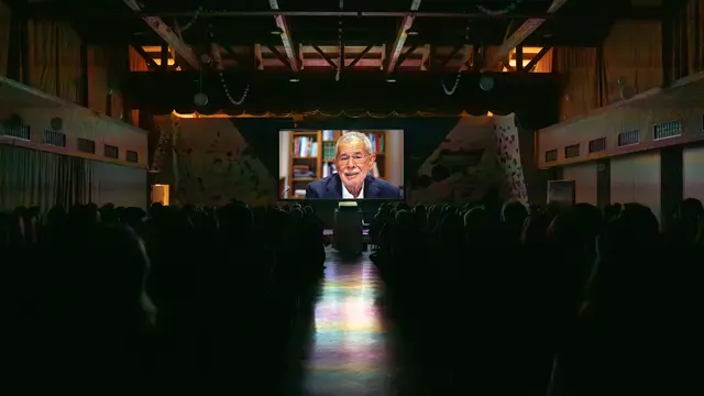 Bundespräsident Alexander van der Bellen war einer der Zeitzeugen im Film. | Foto: TVB-Tiroler-Oberland-Erlebnisraum-Kaunertal/Annalena Walch