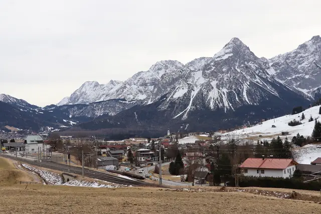 In Lermoos kollidierten am Freitag bei der "Grubigsteinbahn" der Bergbahnen Lermoos-Biberwier zwei talwärts fahrende, unbesetzte Kabinen. Laut Bergbahnen wurde niemand verletzt. | Foto: Reichel