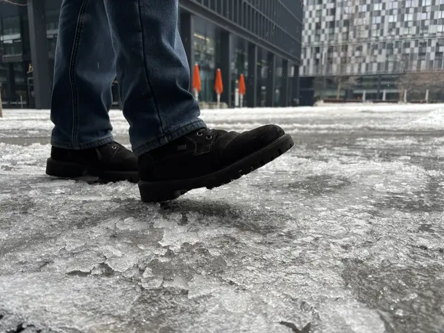 Am Samstag besteht bei Regen und Frost Glatteisgefahr in Wien. Spätestens am Nachmittag sollten dann die Plusgrade dominieren. (Archiv) | Foto: Kevin Chi/MeinBezirk