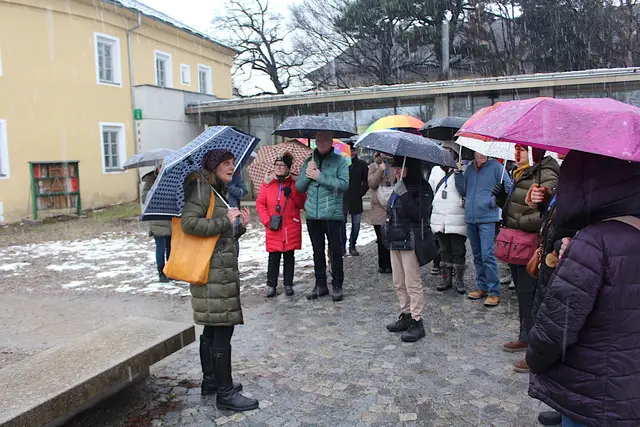 Katharina Nagy leitete die Themenstadtführung "Prost und Mahlzeit – Wirtshausgeschichte Hall".