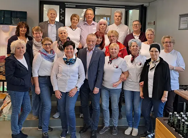 Herbert Porsch mit Organisatoren und Teilnehmern. | Foto: Porsch