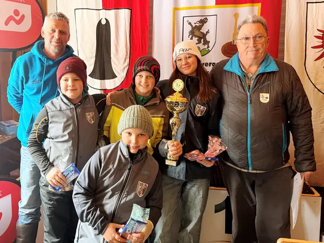 Rang 4 ESV Erpfendorf; Richard Weidinger, Phillip Hanser, Larissa Unterberger und vorne Fabian Endstrasser, mit den Gratulanten Rupert Straßer und Andi Aberger