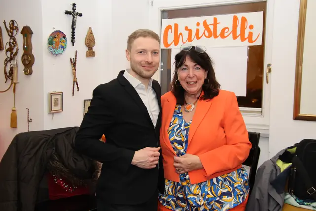 Offenes Wohnzimmer: Christa Wimmer und Daniel Mayrhofer.