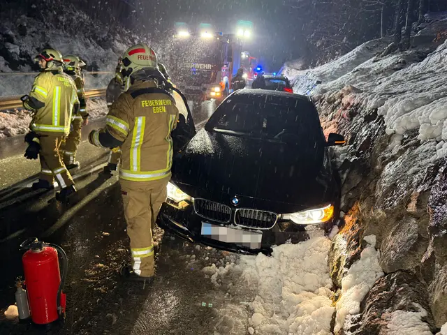 In Eben am Achensee kam es am späten Samstagabend zu einem Verkehrsunfall auf der Kasbachstraße.  | Foto: ZOOM.Tirol