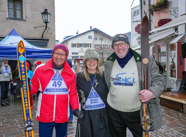v.l. Bürgermeister Andreas Wimmreuter, Nicole Egger, Franz Schmalzl | Foto: NostalSki-Franz Schmalzl-Fotograf Roland Hölzl
