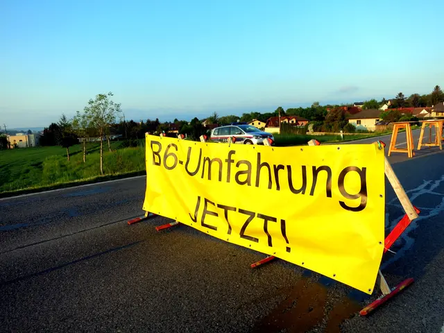 Mai 2016: Harmannsdorfer fordern Bau der Umfahrung ein. | Foto: privat