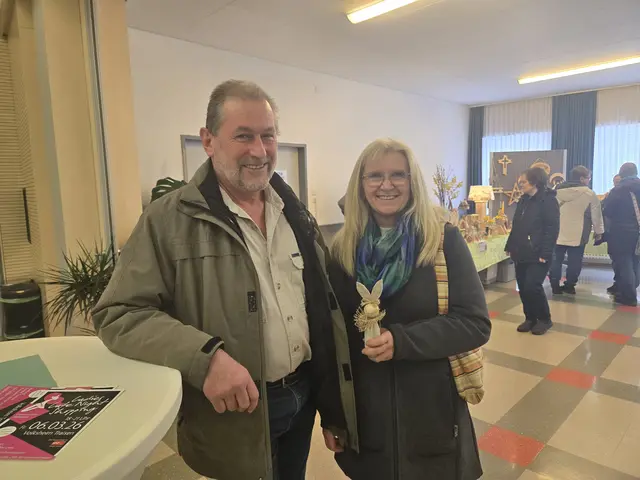 Erich und Helga Kunz deckten sich mit Osterdeko ein. | Foto: Julia Steyrer