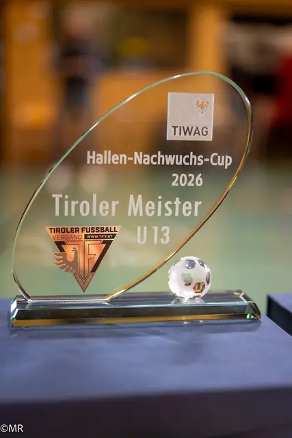 Der Pokal für den FC Wacker Innsbruck. | Foto: TFV/Daniel Schönherr