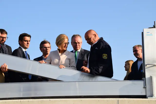 Zur Eröffnung des Korneuburger Hochwasserschutzes kam dann auch Landeshauptfrau Johanna Mikl-Leitner persönlich vorbei.